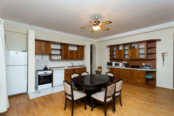 Дом, 5-комн., 270 м²