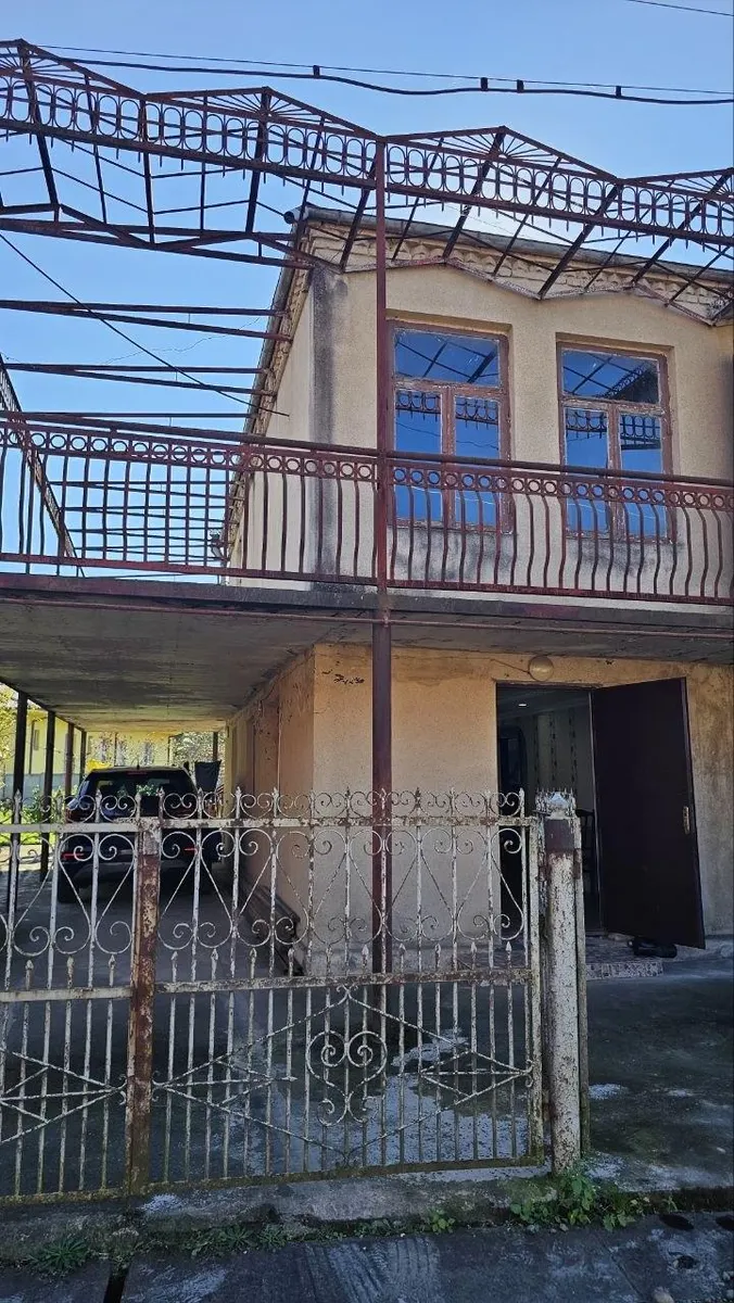 House, 6-room, 250 m²