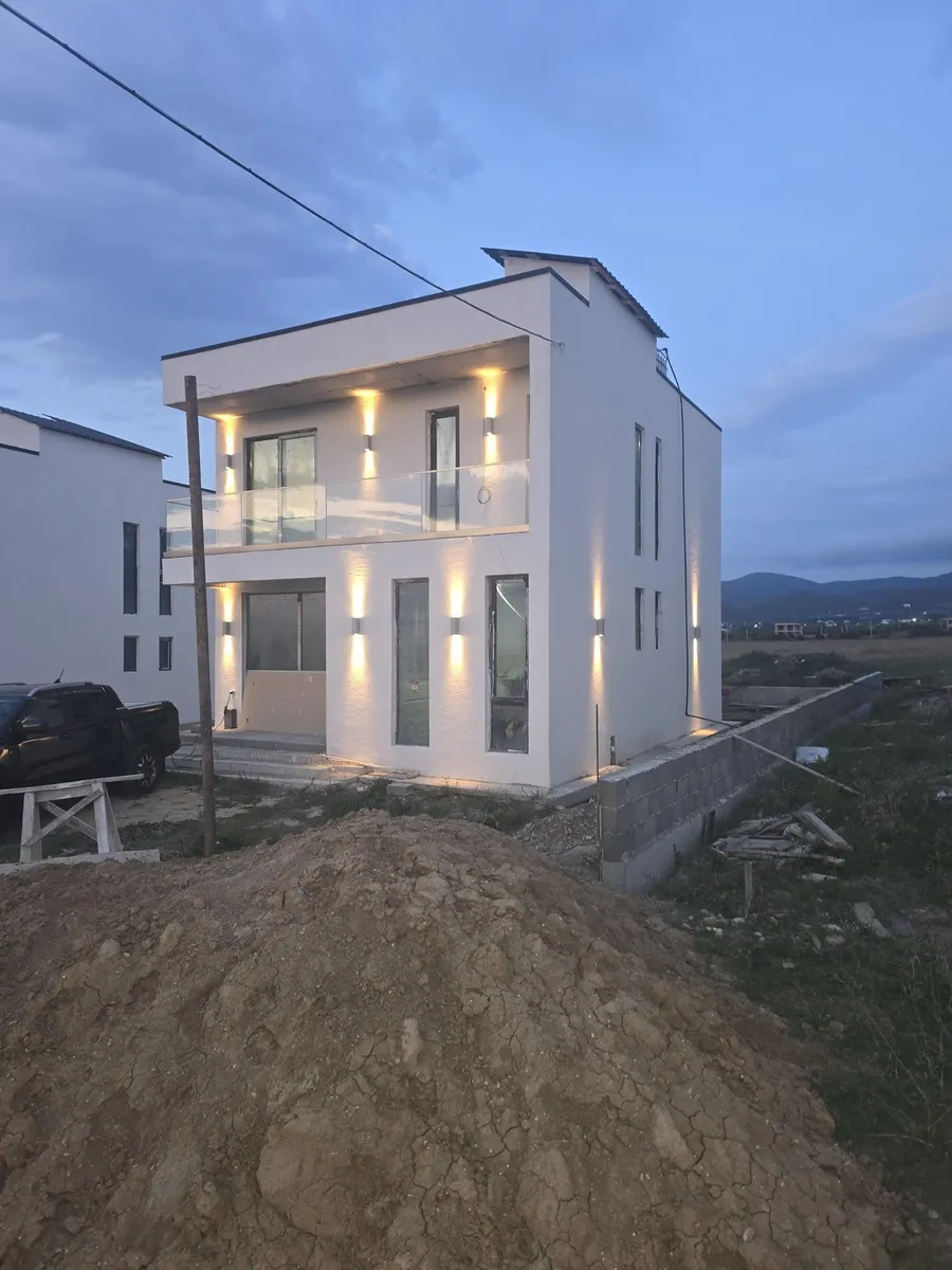Дом, 5-комн., 240 м²