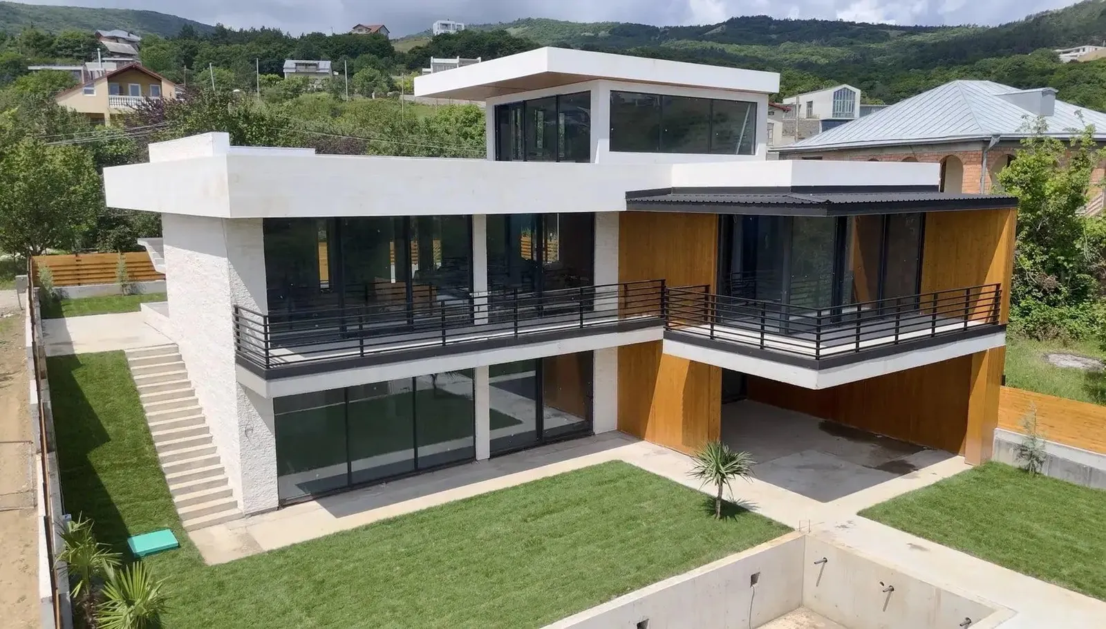 Дом, 10-комн., 700 м²