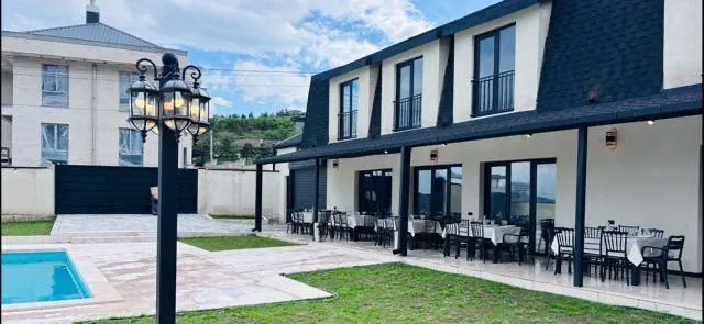 Дом, 5-комн., 700 м²