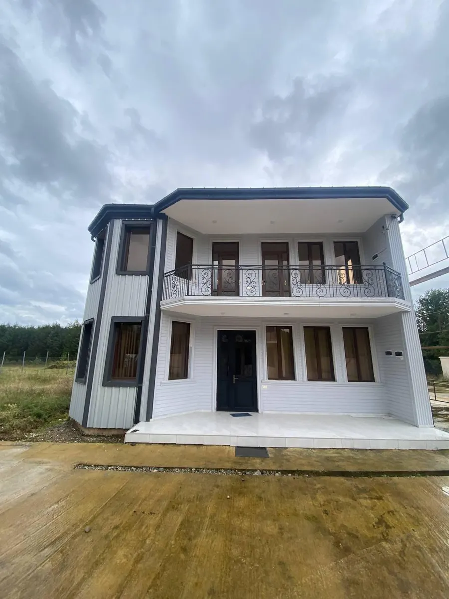 House, 5-room, 250 m²