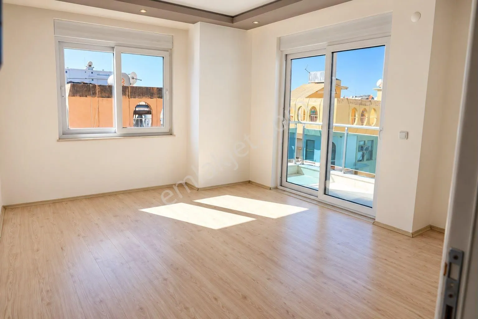 Apartment, 8-room, 290 m²