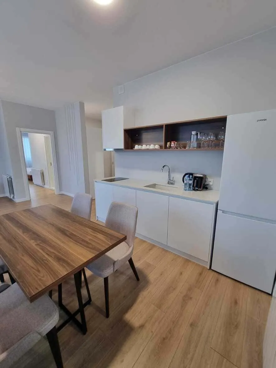 Квартира, 3-комн., 121 м²