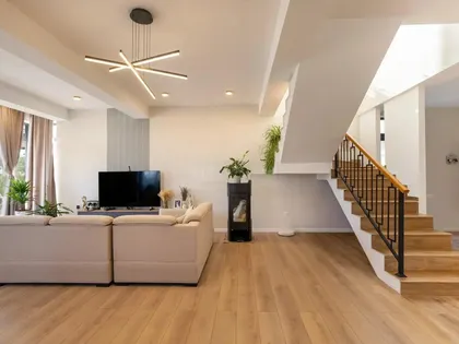 Дом, 7-комн., 278 м²