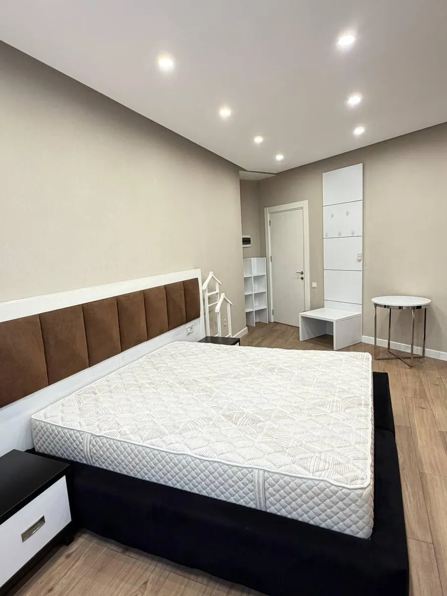 Квартира, 4-комн., 217 м²
