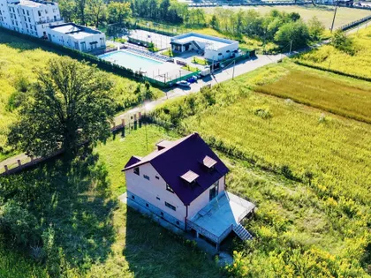 House, 6-room, 372 m²