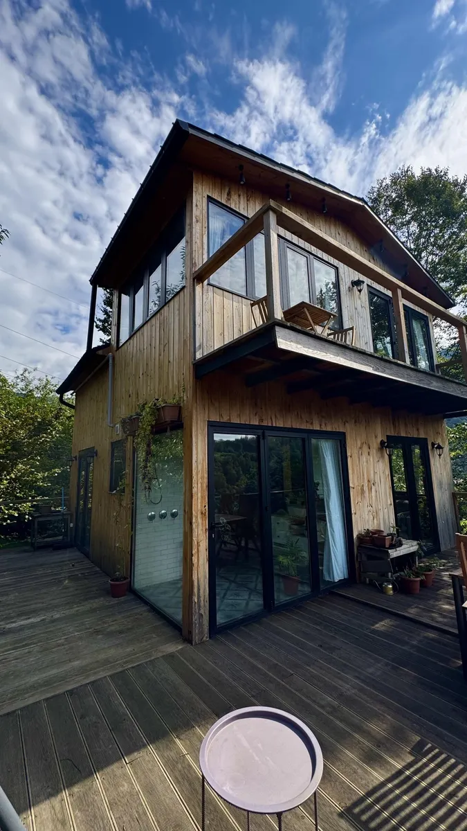 House, 3-room, 210 m²