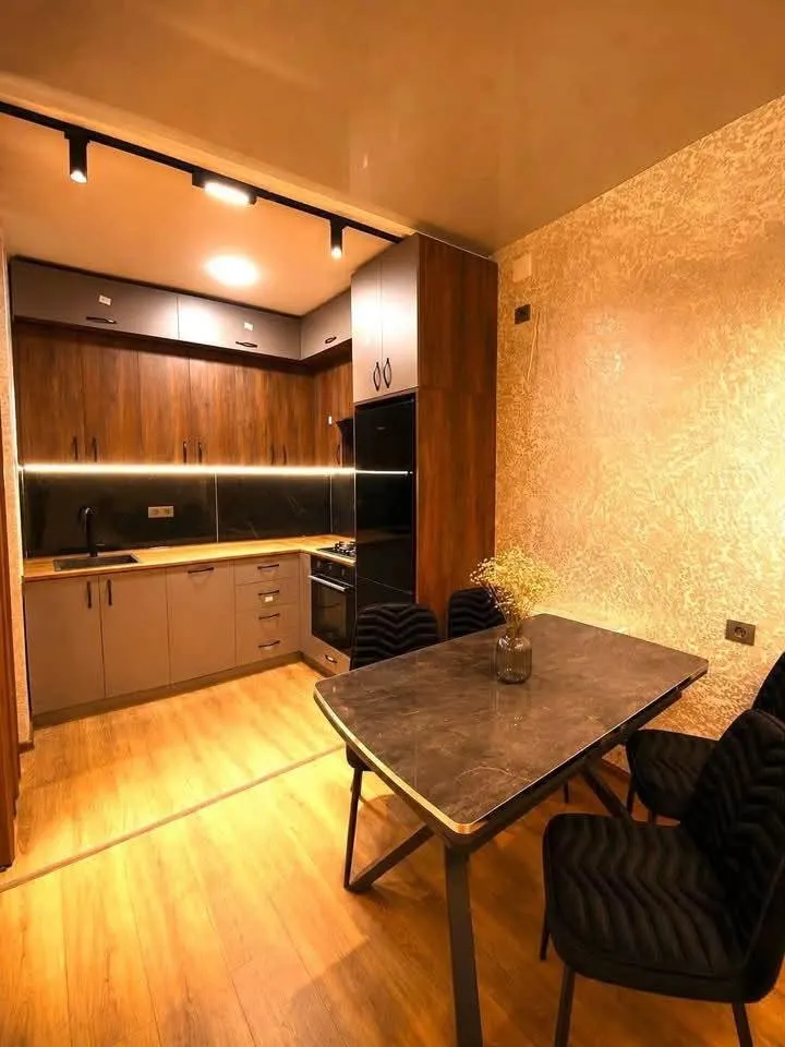Apartment, 3-room, 70 m², Selim Khimshiashvili St, 20