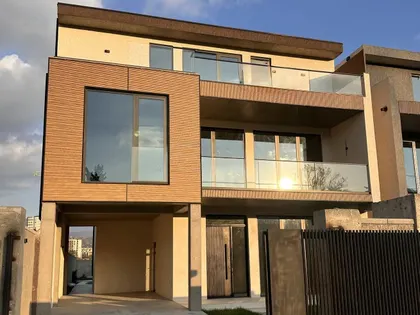 House, 7-room, 424 m²