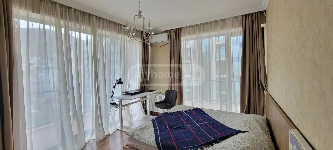 Квартира, 3-комн., 141 м²