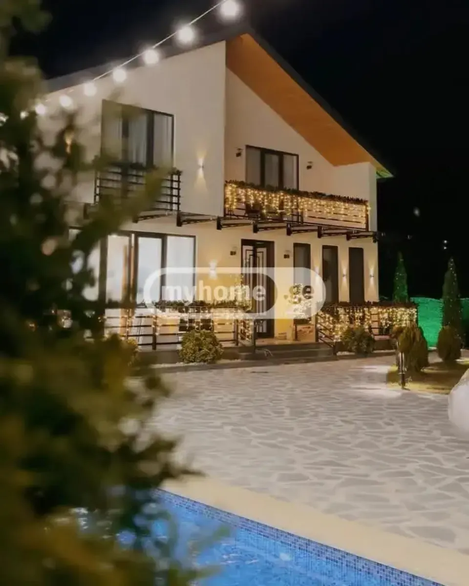 House, 5-room, 200 m²
