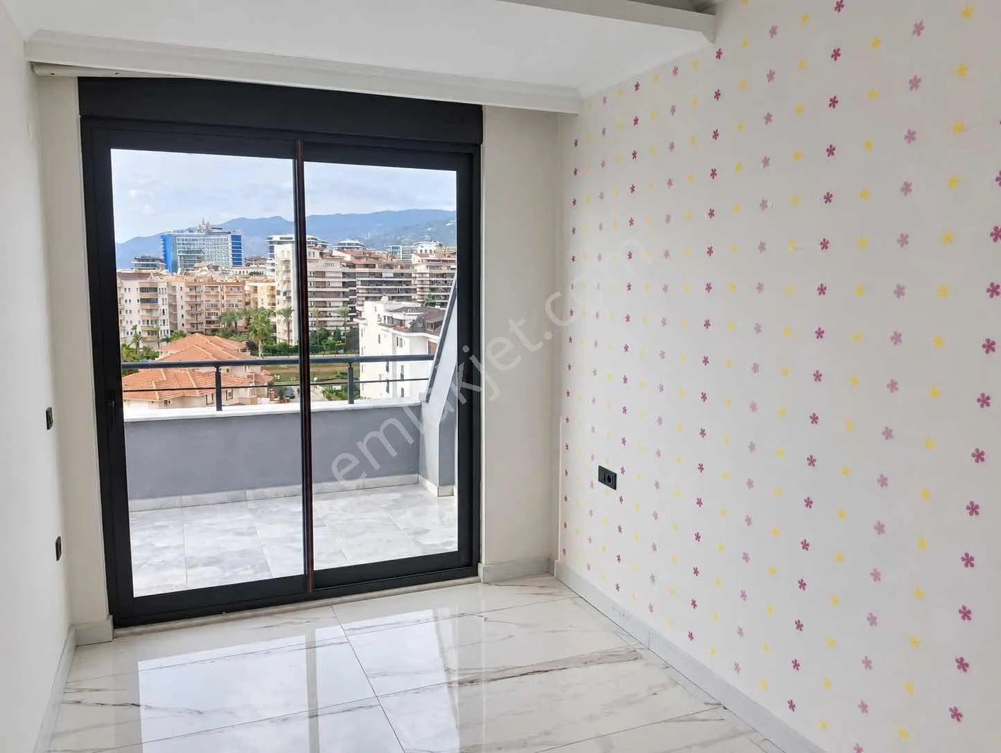 Apartment, 3-room, 130 m²