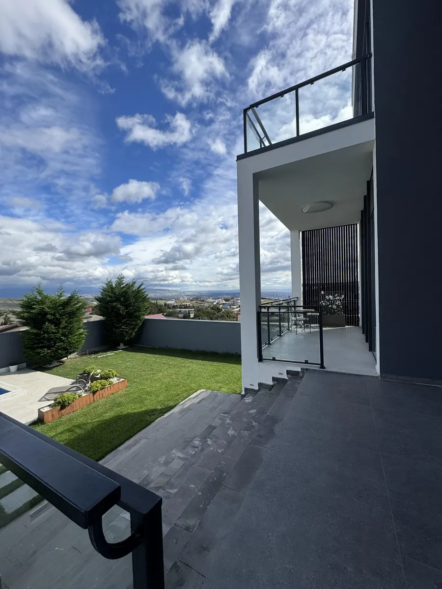 Дом, 5-комн., 600 м²