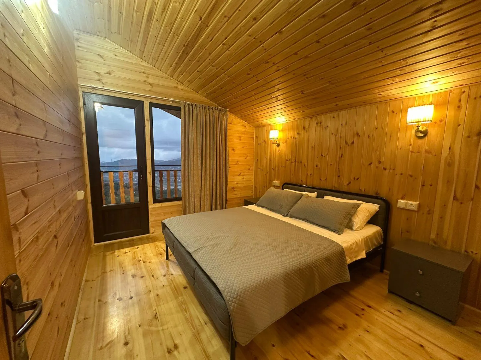 House, 3-room, 80 m²