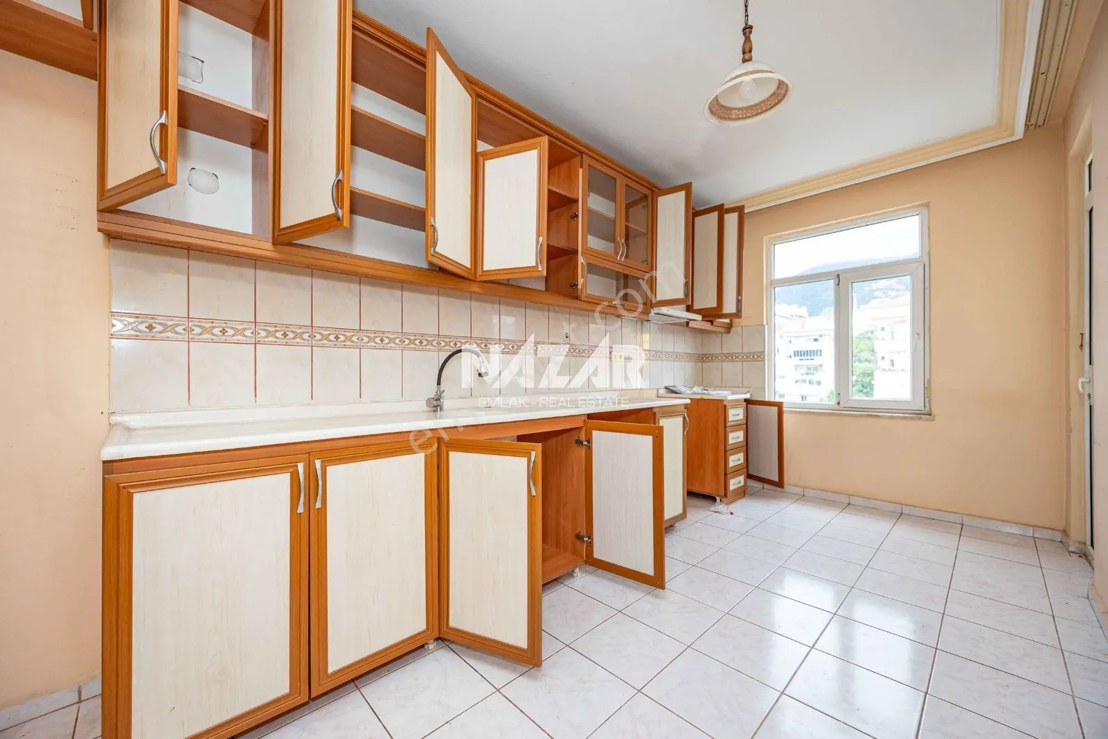 Apartment, 4-room, 160 m²