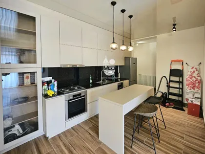 Квартира, 2-комн., 65 м²