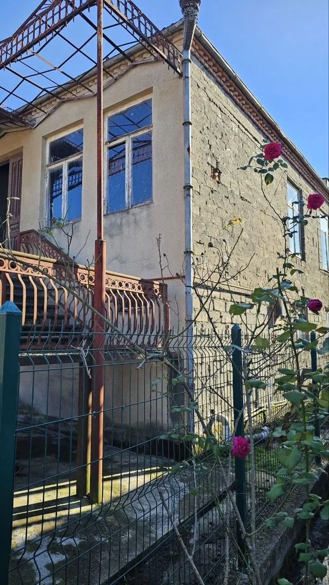 House, 6-room, 250 m²
