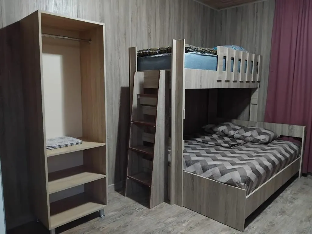 Дом, 5-комн., 200 м²