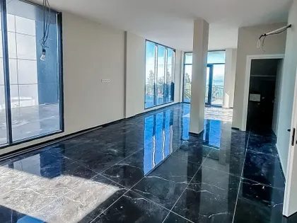 House, 3-room, 245 m²