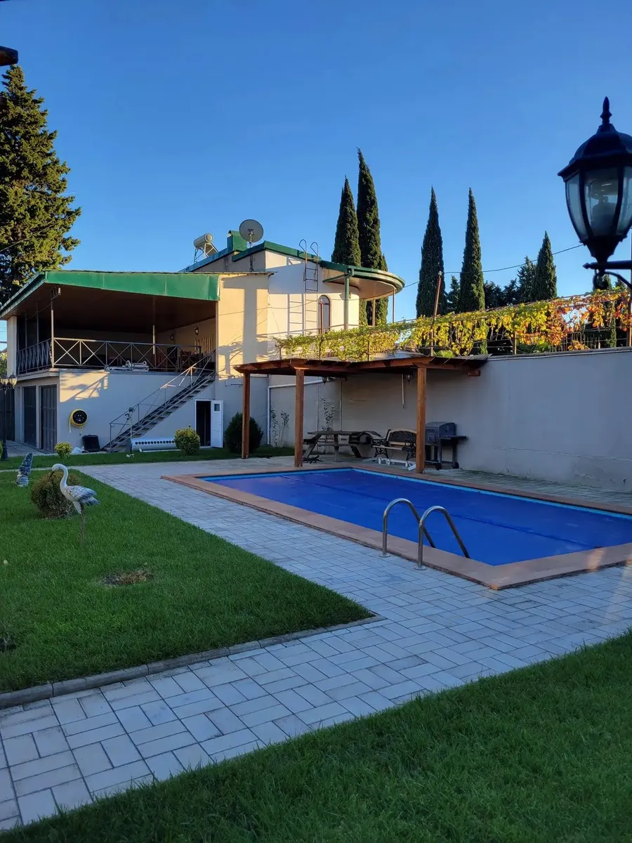 House, 8-room, 300 m²