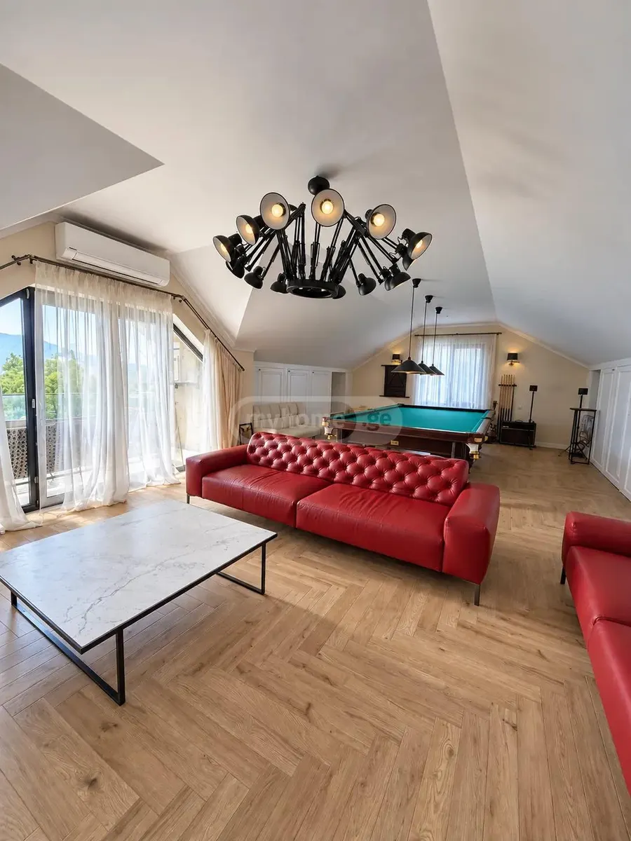Дом, 5-комн., 600 м²