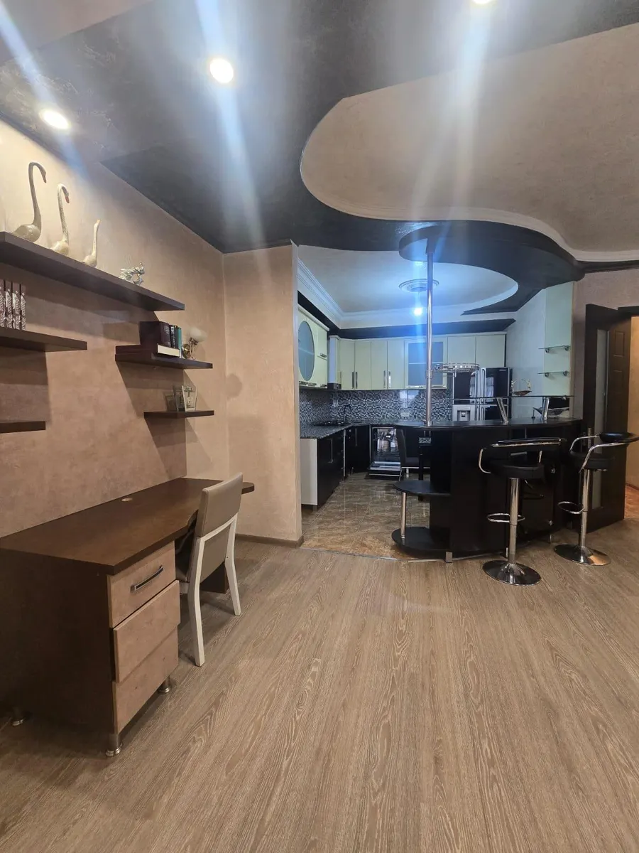 Квартира, 4-комн., 140 м²