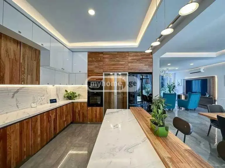 Дом, 8-комн., 312 м²