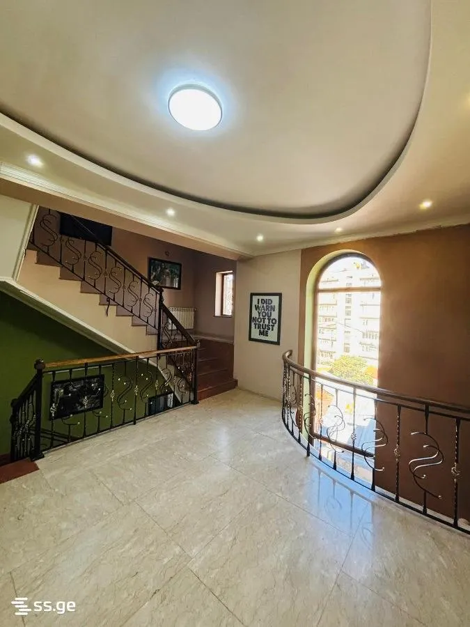 Дом, 5-комн., 430 м²