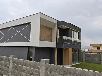 House, 6-room, 240 m²