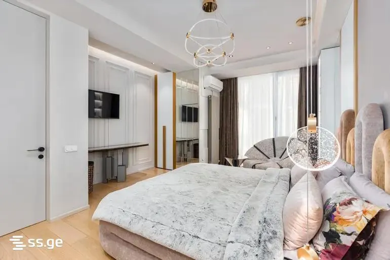 Apartment, 5-room, 240 m²