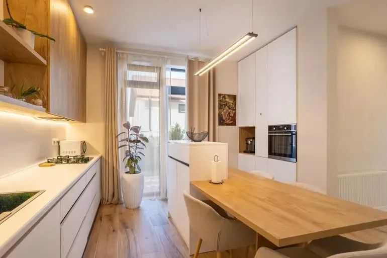 Дом, 7-комн., 278 м²