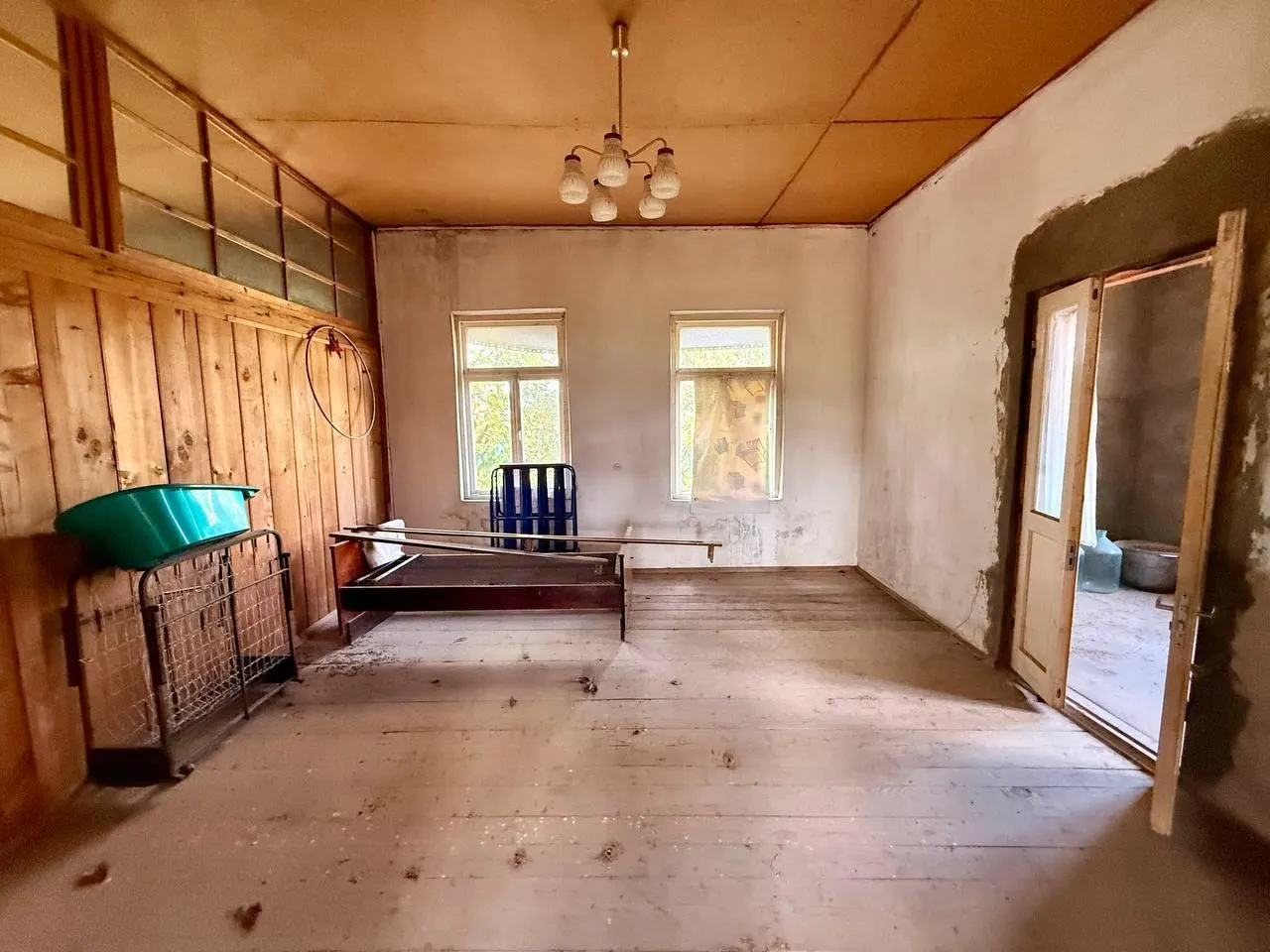 House, 5-room, 250 m²