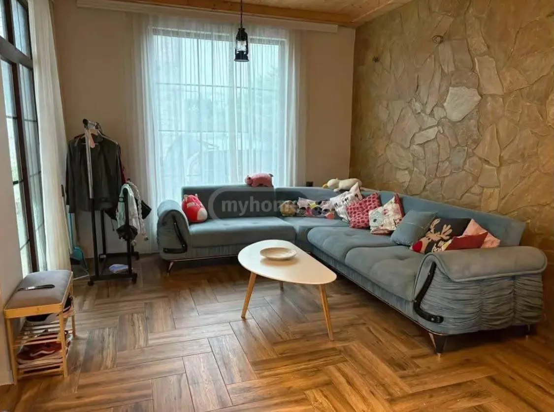 House, 4-room, 180 m²