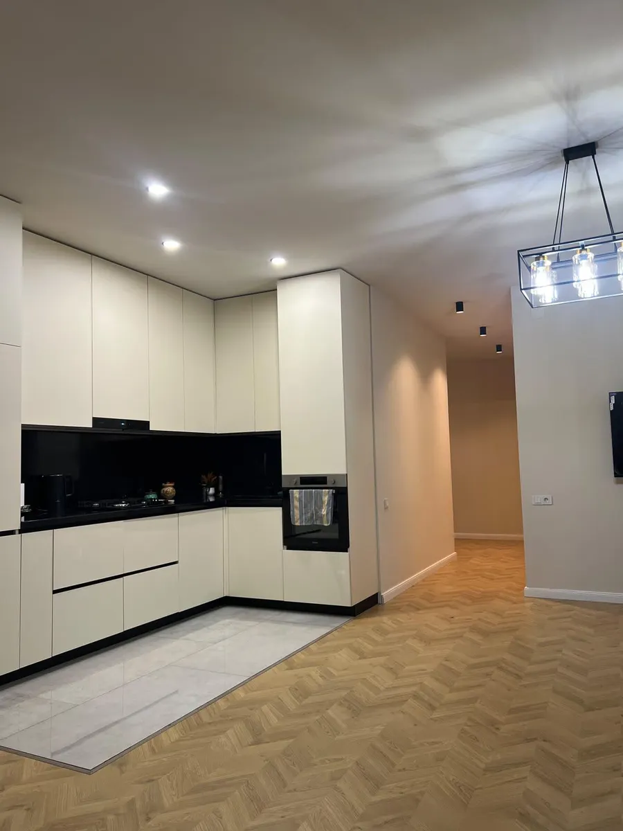 Квартира, 3-комн., 101 м²