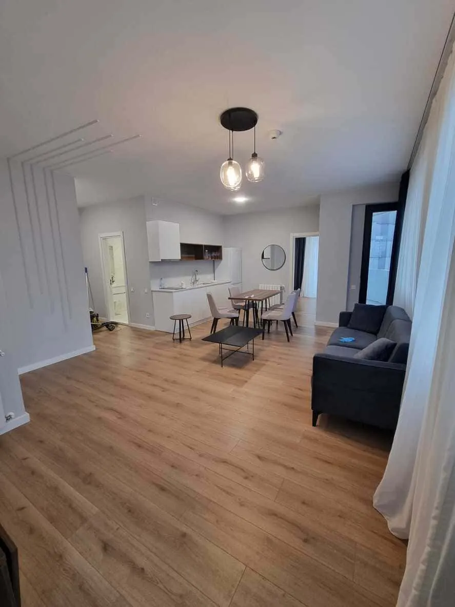 Квартира, 3-комн., 121 м²