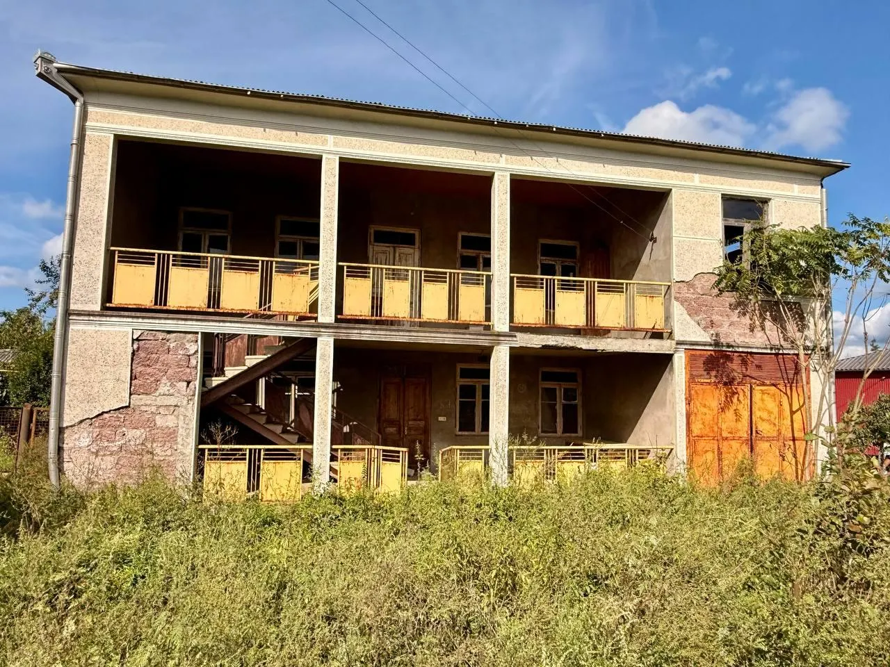 House, 5-room, 250 m²
