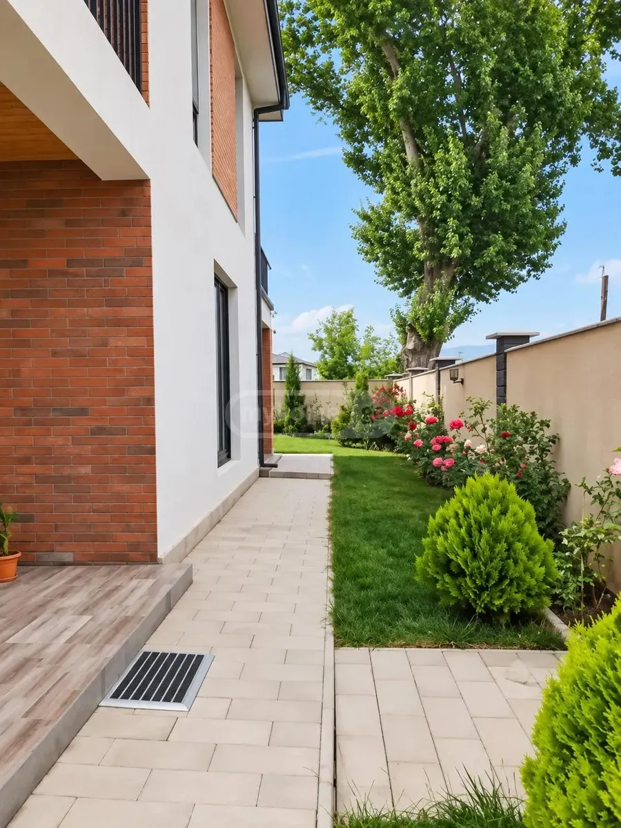 House, 5-room, 246 m²
