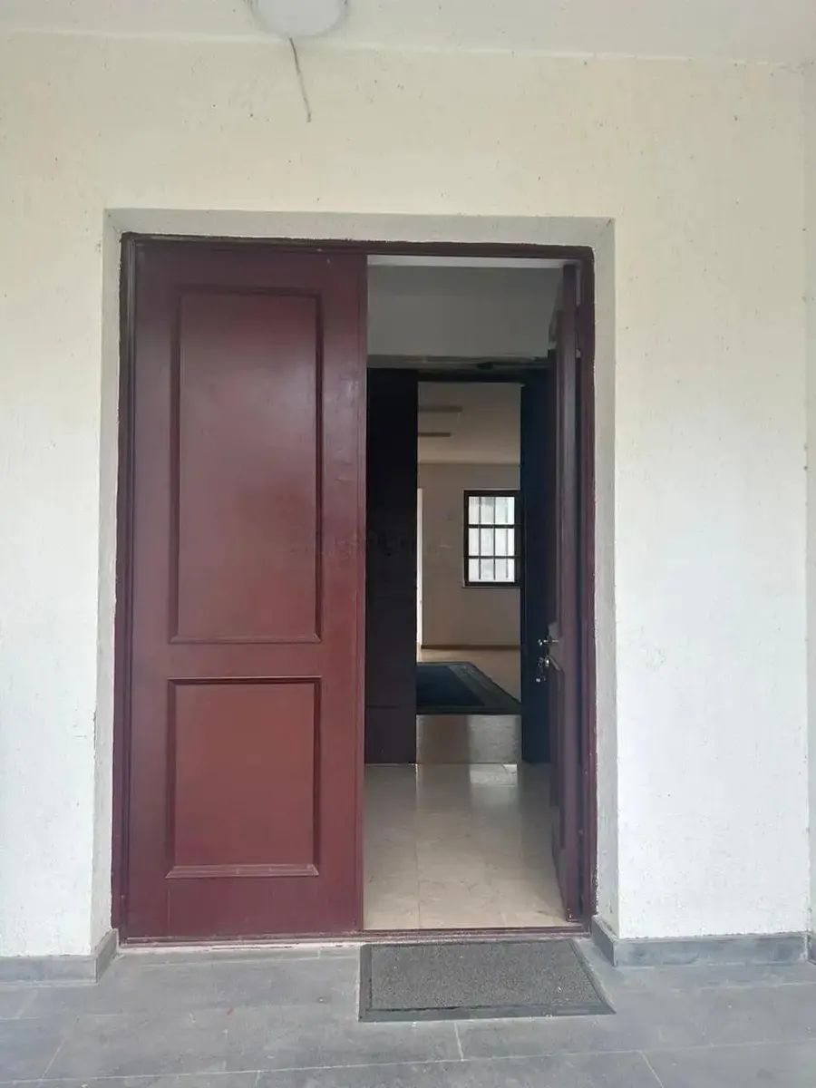 Дом, 10-комн., 700 м²