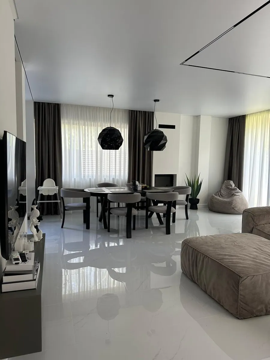 Дом, 5-комн., 220 м²