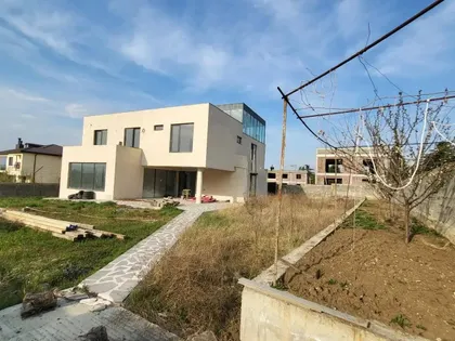 Дом, 8-комн., 250 м²