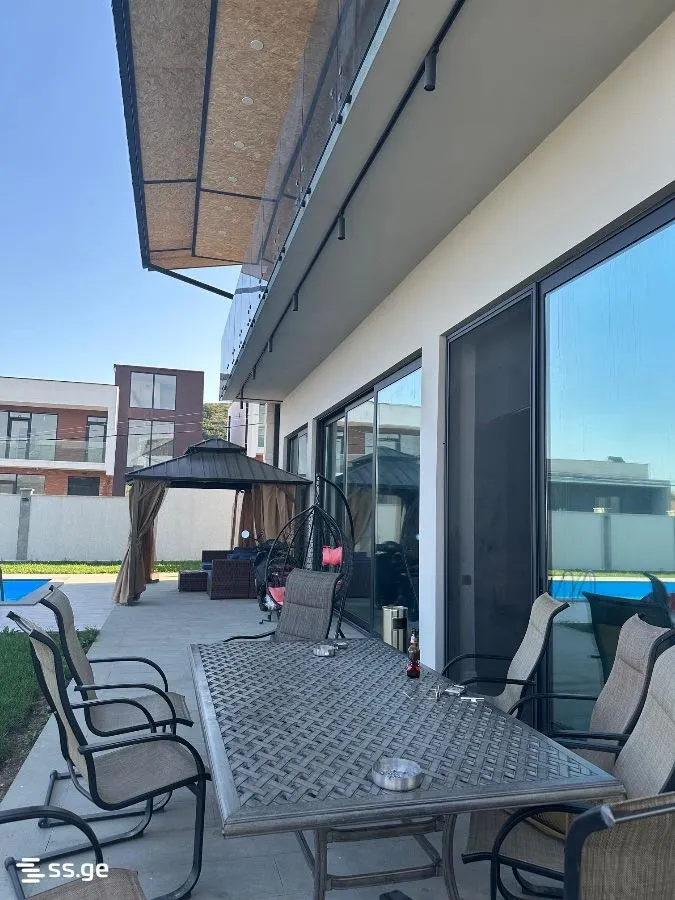 Дом, 6-комн., 400 м²