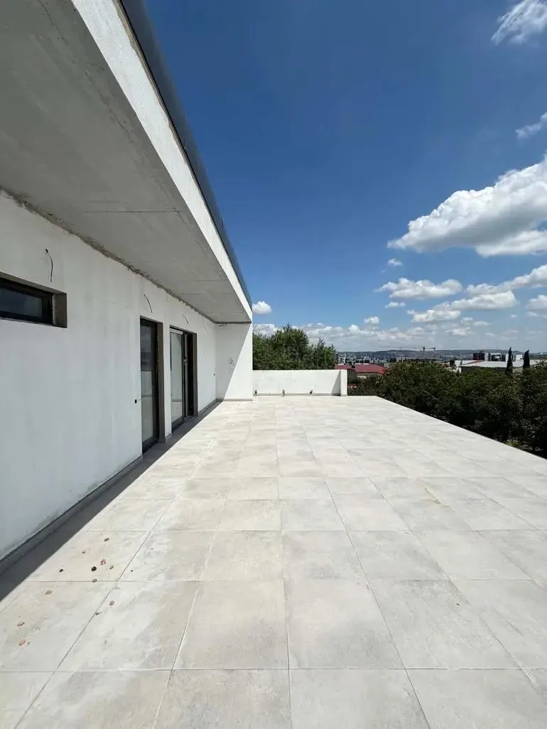 Дом, 5-комн., 370 м²
