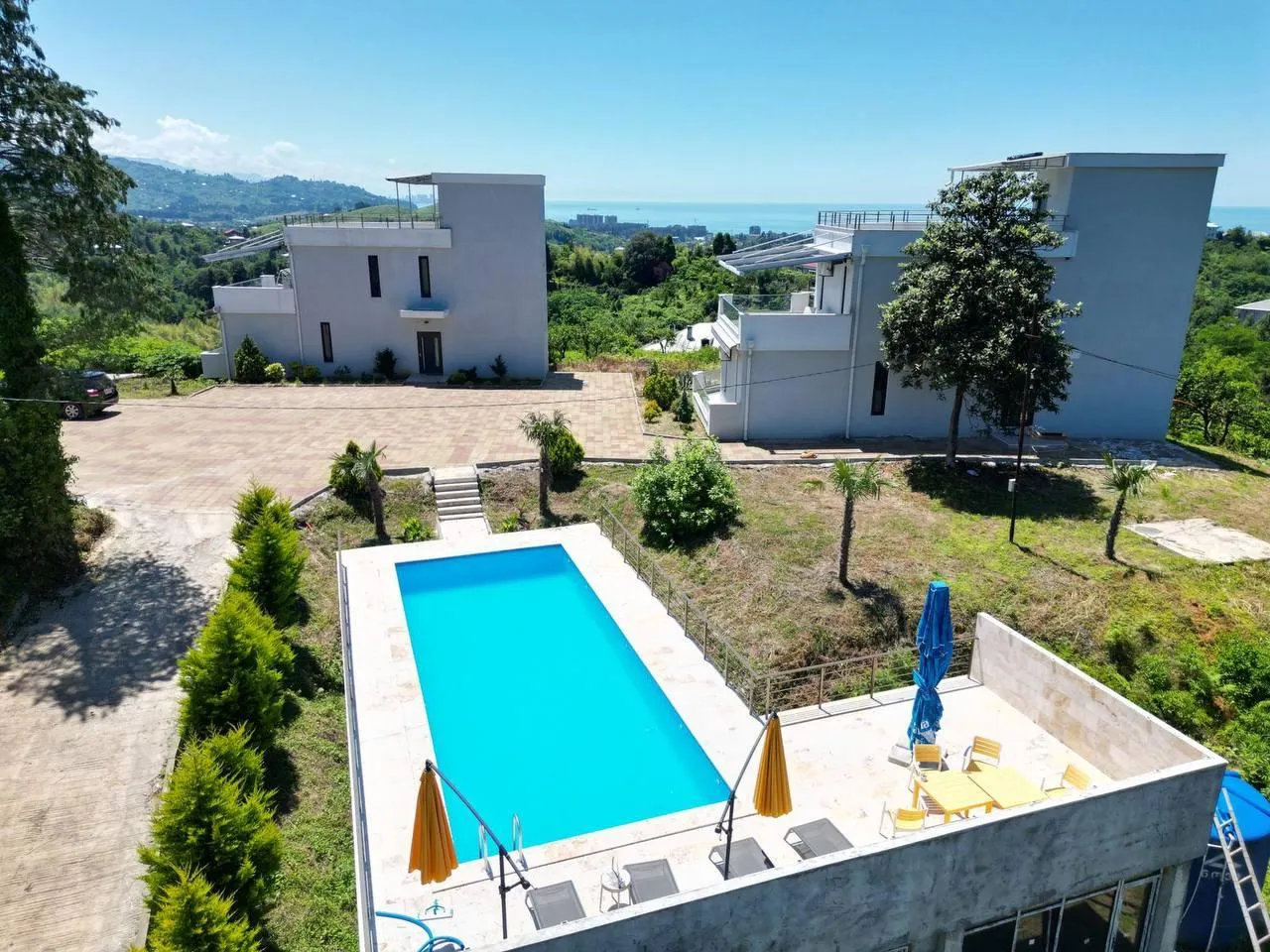 House, 5-room, 415 m²