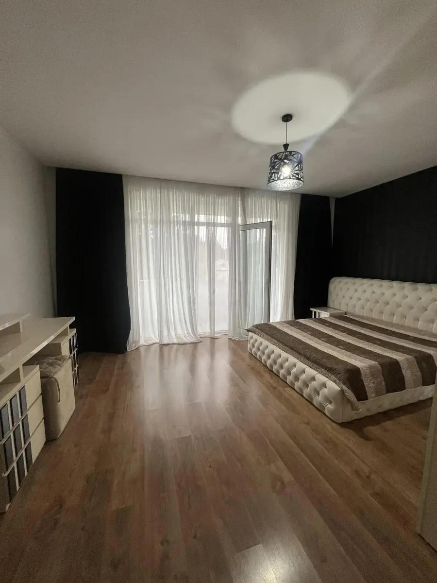 Дом, 6-комн., 230 м²