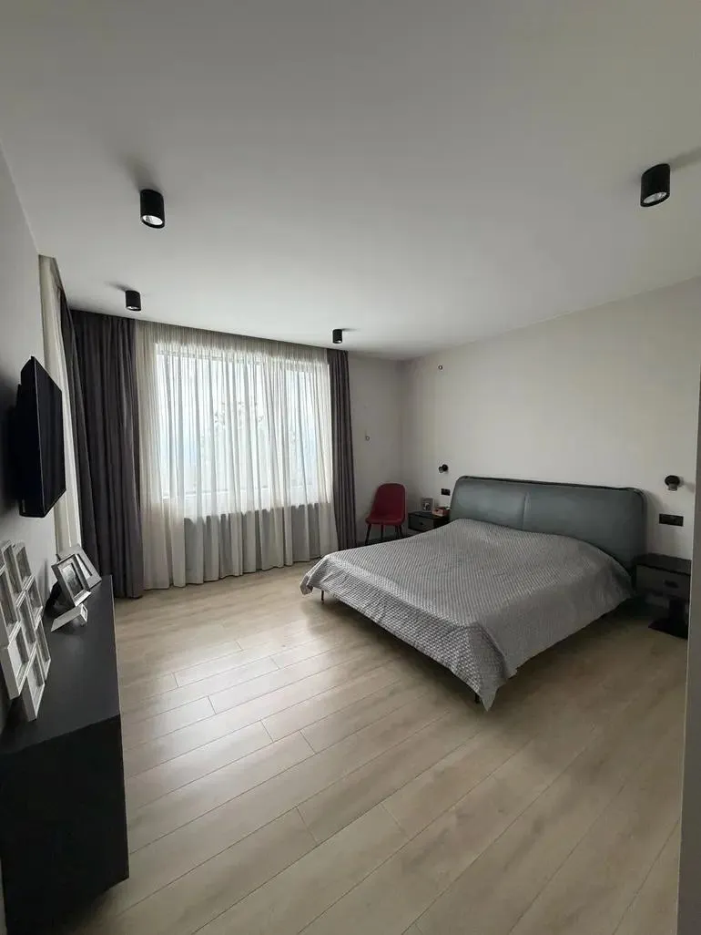 Дом, 6-комн., 355 м²