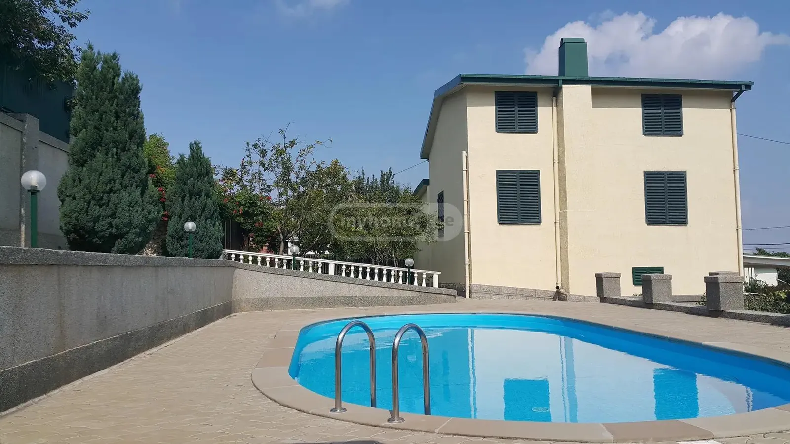 House, 5-room, 350 m²