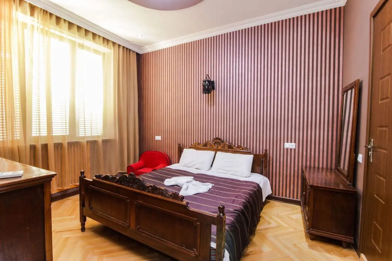House, 5-room, 360 m²