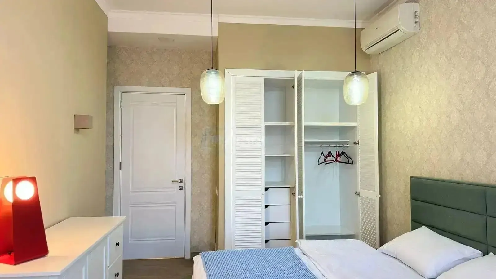 Квартира, 3-комн., 115 м²