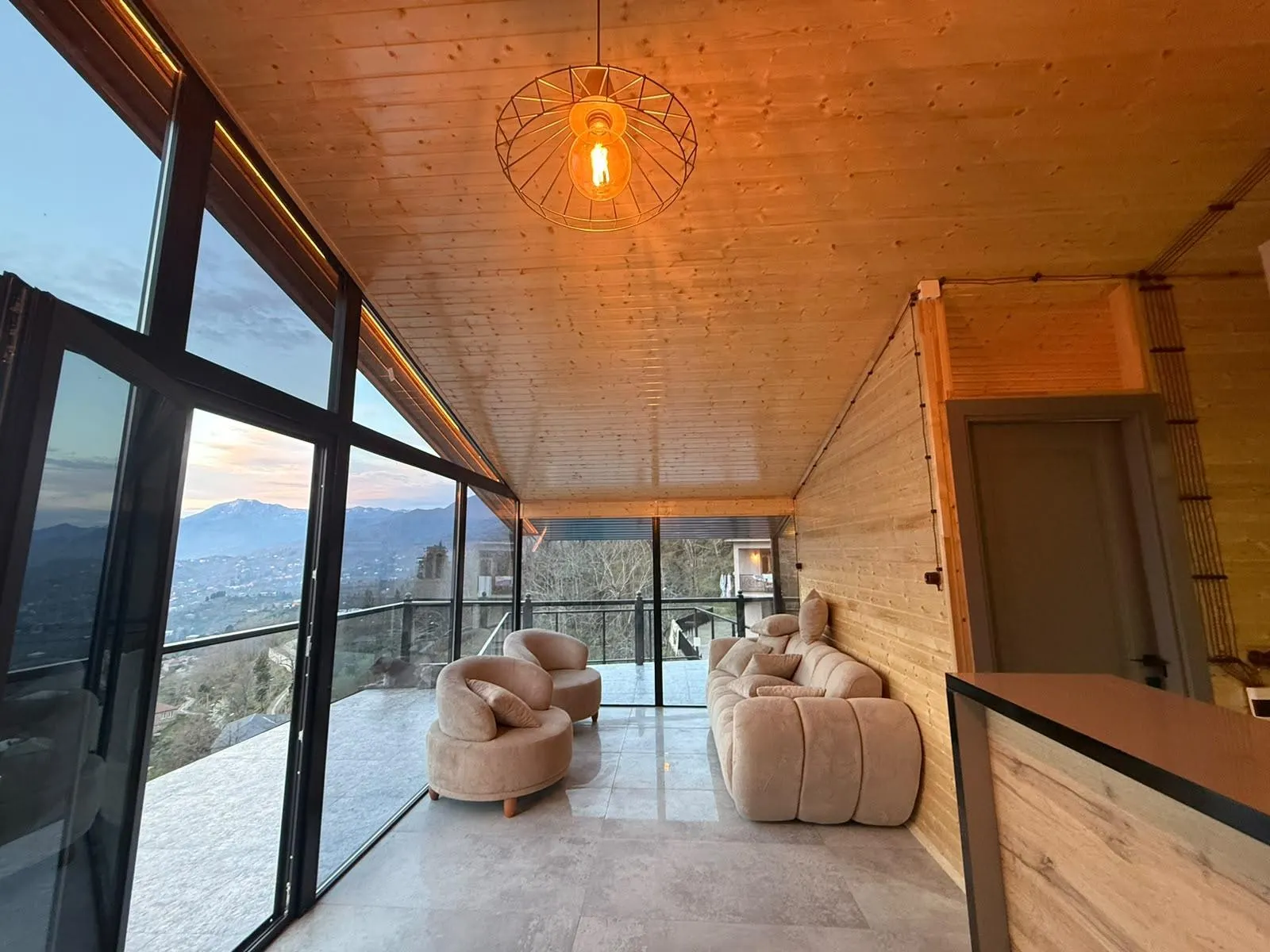 House, 7-room, 200 m²